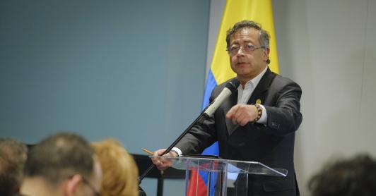 Presidente defiende su política antidrogas y cuestiona la de Duque