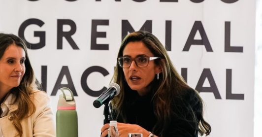 Petro critica a Acolgen por pedir suspender emergencia económica.