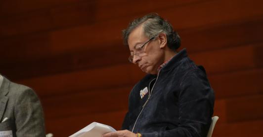 Petro llama a debatir decisiones del Banco de la República.