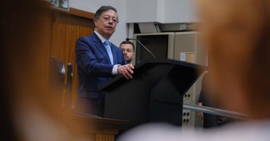 Presidente Petro afirma que las clínicas privadas aumentaron sus ganancias a través de recursos públicos 