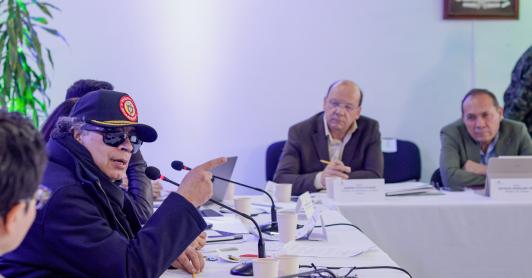 Presidente Petro afirmó que la tasa de interés, impuesta por el Banco de la República, afectó comercio con Ecuador