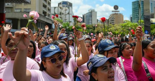 Racismo contra Delcy Rodríguez: protestas y firmas