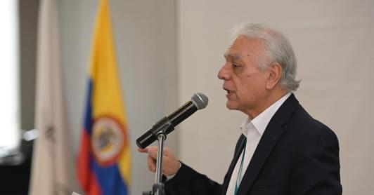 Renuncia el Superintendente Nacional de Salud Bernardo Camacho.