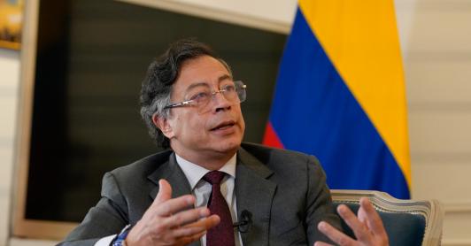 Emergencia desplazó renta de bancos hacia los pobres: Petro