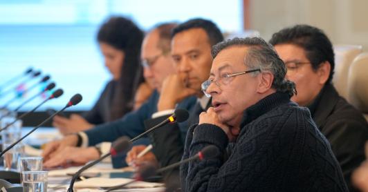 Petro ordena a la SuperFinanciera actuar contra fondos privados