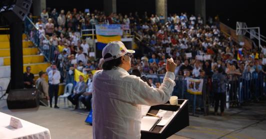 Tenemos que levantar la bandera de la vida y la paz: Petro en Cauca