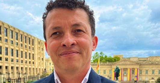 "Semana y Atlas Intel están violando la ley", Alejandro Toro ante posible desacato a medidas del CNE