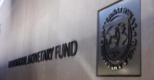 Argentina alcanza récord de deuda externa; Colombia paga deuda con FMI