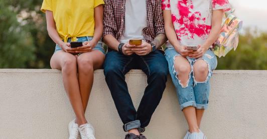 Cuando la pantalla deja de ser un juego cómo proteger a los niños y jovenes de los contenidos digitales