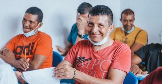 Más allá de las letras: el reto de alfabetizar a millones de colombianos