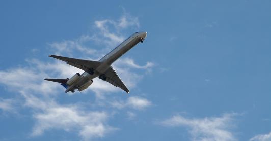 Piloto apuñala a su compañero durante un vuelo a Tel Aviv y obliga aterrizaje de emergencia