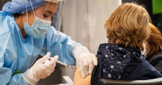 Cómo saber si usted o sus hijos tienen las vacunas al día