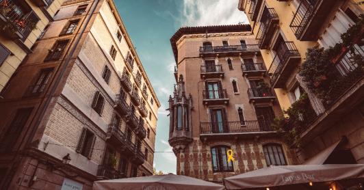 ¿Te-gustaria-hacer-practicas-en-el-sector-hotelero-en-Espana_.jpg