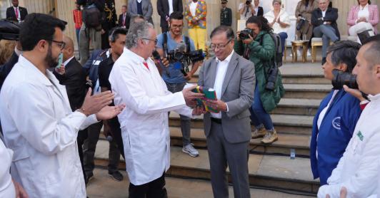GustavoPetroReformaSalud.jpg