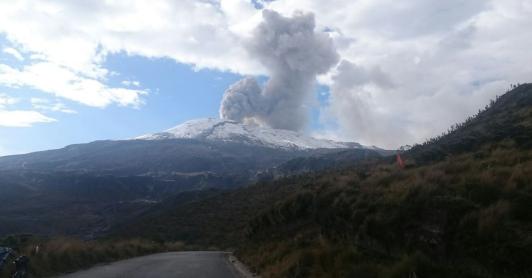 Volcan-Nevado-del-Ruiz-alerta-cambia-de-amarillo-a-naranja.jpg
