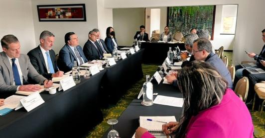 reunion-eeuu-equipo-gustavo-petro.jpg