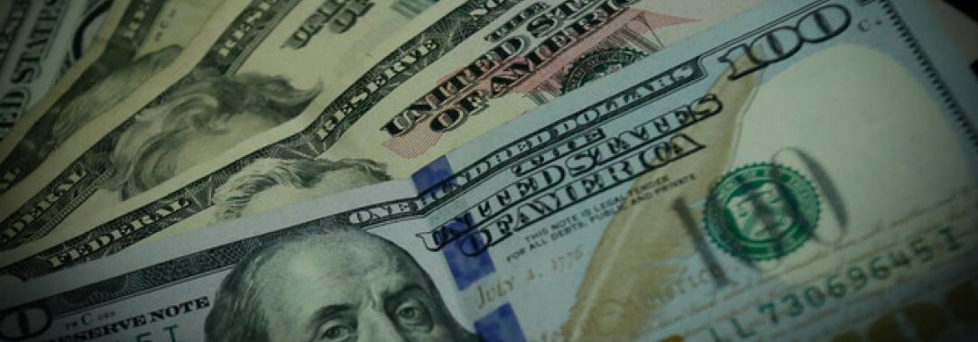 Bajo-el-precio-del-dolar.-Foto_-Colprensa.jpg