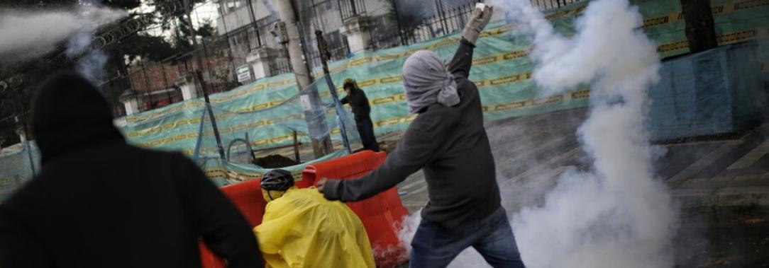 Enfrentamientos-con-el-ESMAD-foto-Colprensa.jpg