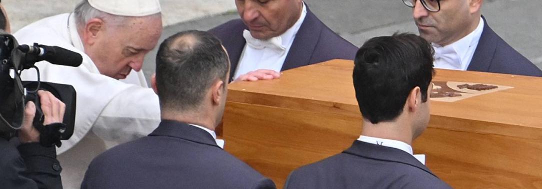 Funeral-Benedicto-XVI-hecho-por-el-Papa-Francisco-1.jpg
