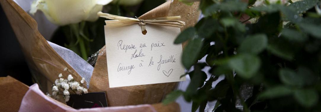 Ofrenda-floral-en-Paris-por-muerte-de-la-nina-Lola.jpg