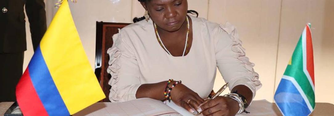 Visita-de-la-vicepresidenta-Francia-Marques-a-Sudafrica.jpg