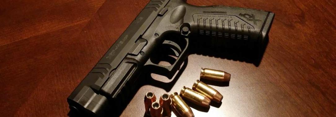handgun-231696_1280-1.jpg
