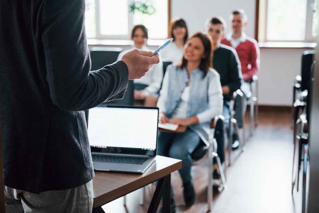 Conoce los requisitos para aplicar a becas en Canadá.