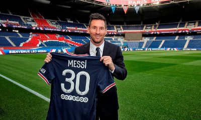 Lionel Messi con su camiseta del PSG