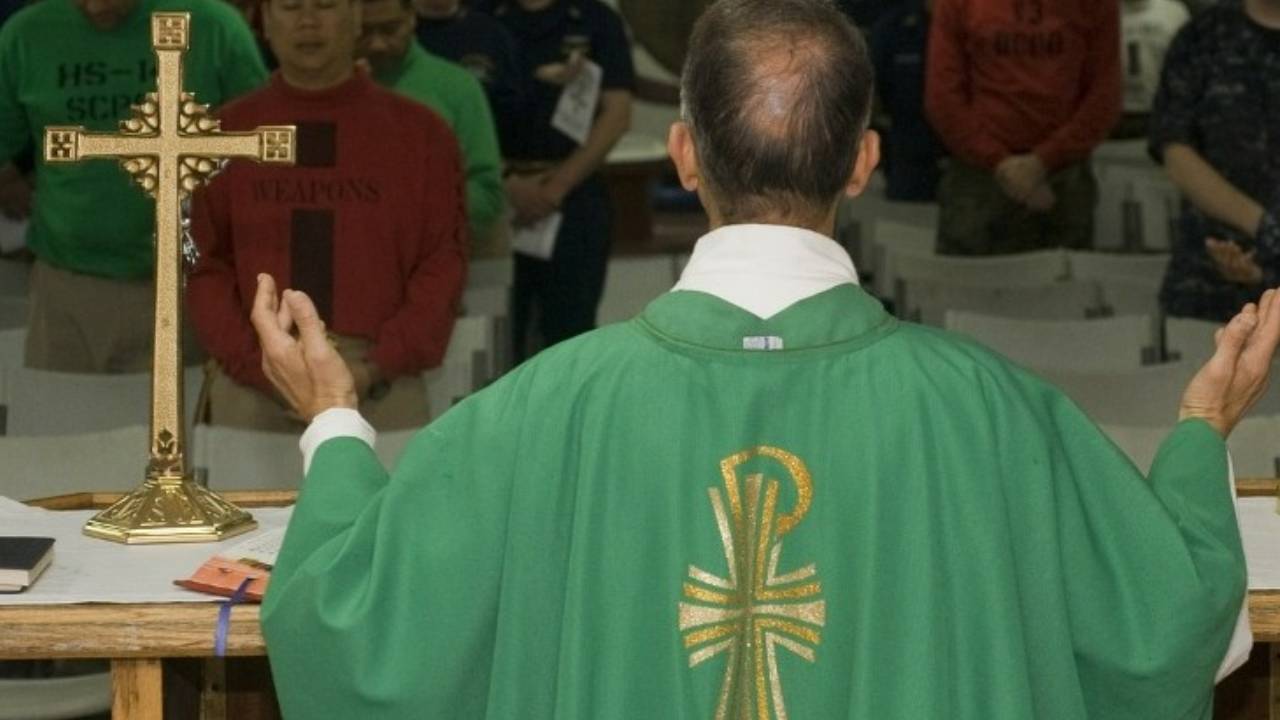 sacerdote que abusó de menor