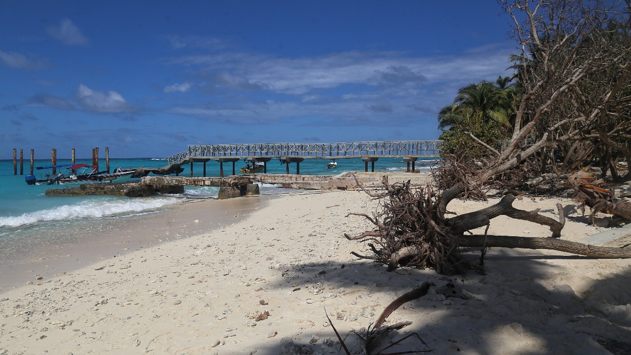 San Andrés sigue en toque de queda por tormenta tropical two